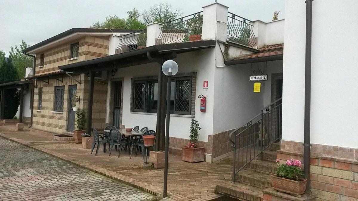 Agriturismo Borgo Nuovo Sant'Agata Dei Goti Hotel Migliara-San Silvestro Luaran gambar